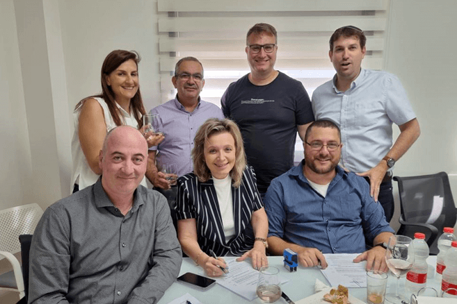 נחתם הסכם קיבוצי לעובדי נביעות